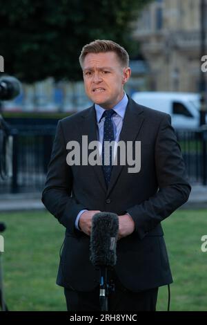 Londres, Royaume-Uni. Août 15 2023. Le ministre de la Santé et des soins secondaires Will Quince est vu à Westminster lors de la ronde des médias du matin. Crédit : Tayfun Salci / Alamy Live News Banque D'Images