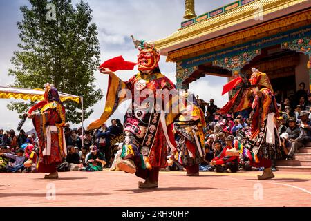 Inde, Ladakh, vallée de Leh, Sakti, Takthok, Tak tok Tsechu, festival, danseurs de Mahakala Cham masqués rouges Banque D'Images