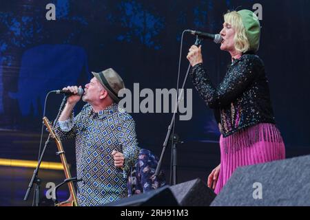 Andrew et Virginia Kettle de Merry Hell se produisant au Fairports Cropredy Convention. 10 août 2023 Banque D'Images