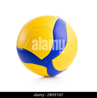 Ballon de volley isolé sur le fond blanc. Banque D'Images