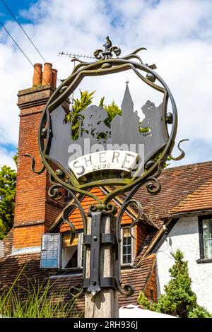 Panneau de village pour Shere village, Surrey, Angleterre Banque D'Images