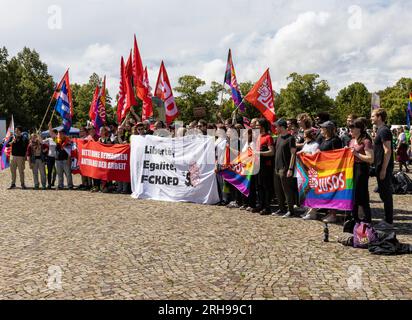 Démonstration gegen die AfD à Magdeburg, während des Bundespartages 2023, organisiert vom Bündis gegen Rassismus und den Omas gegen Rechts Banque D'Images