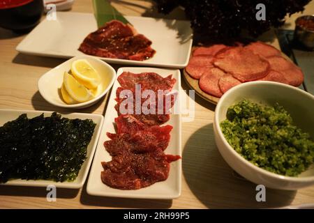 Gros plan Yakiniku porc et bœuf, barbecue japonais Banque D'Images