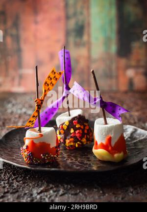 Trempés Marshmallow POPS pour Halloween Banque D'Images