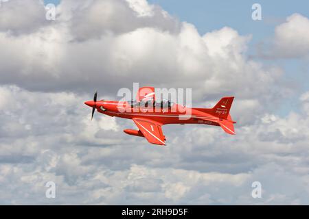 Le Pilatus PC-21 Advanced turboprop Trainer quitte la RAF Fairford dans le sud de l'Angleterre après avoir participé au Royal International Air Tattoo Banque D'Images