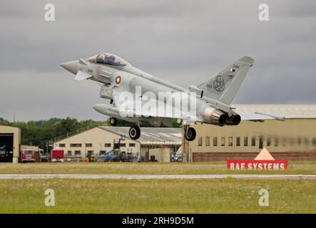 Le typhon Eurofighter ZR515 de l'armée de l'air des Emiri du Qatar arrive à la RAF Fairford dans le sud de l'Angleterre pour participer au riat Banque D'Images