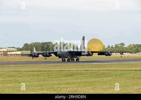 Le Boeing B-52 Stratofortress du 93rd Bomb Squadron Barksdale Air Force base Louisiana atterrit après avoir été exposé au Royal International Air Tattoo Banque D'Images