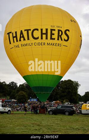 Bristol, Royaume-Uni. 12 août 2023. Ballon de Thatcher vu pendant le festival. Bristol International Balloon Fiest est la plus grande réunion de montgolfières d'Europe, attirant plus de 100 000 montgolfières du monde entier. Cette année, il y a des ballons de représentants de Taiwan. En plus de regarder des ballons, il y a aussi différentes activités telles que des manèges à grande échelle et des activités de stand. Crédit : SOPA Images Limited/Alamy Live News Banque D'Images