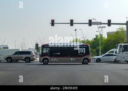 Doha route et panneaux de signalisation sur route. mise au point sélective. Banque D'Images