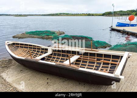 Bateau traditionnel à cassis construit à la main, Ardara, comté de Donegal, Irlande Banque D'Images