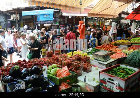 Le marché animé de Carmel à tel-Aviv, Israël. Banque D'Images