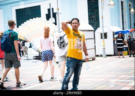 Homme posant pour la photo à Kuala Lumpur , Malaisie Banque D'Images