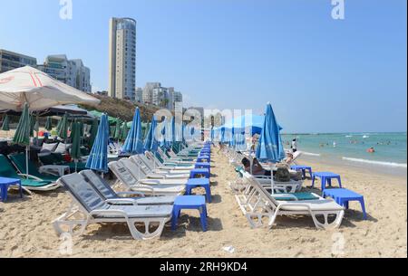 La belle plage de Bat Yam, Israël. Banque D'Images