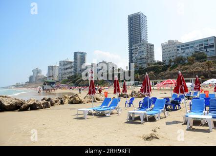 La belle plage de Bat Yam, Israël. Banque D'Images