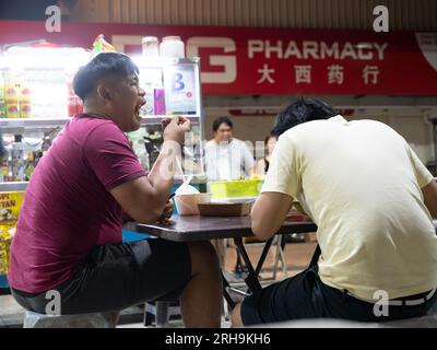 Restauration rapide tard le soir, Kuala Lumpur , Malaisie Banque D'Images