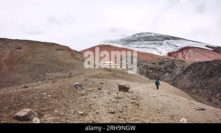 Volcan Cotopaxi dans les nuages, tonalité de couleur appliquée, Parc National Cotopaxi, Équateur. Banque D'Images