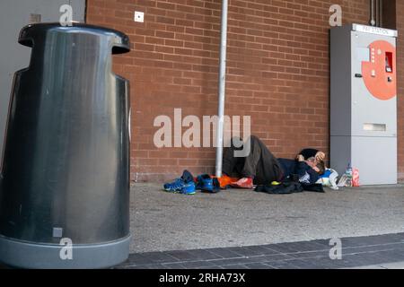 Mendiant devant Sainsbury's Supermarket, Chiswick, Londres Banque D'Images