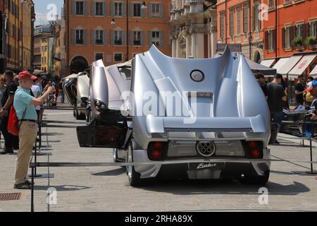 Modène, Italie, 16 juin 2023, défilé de voitures de sport Pagani et détails techniques pour le 25e anniversaire de la société Banque D'Images