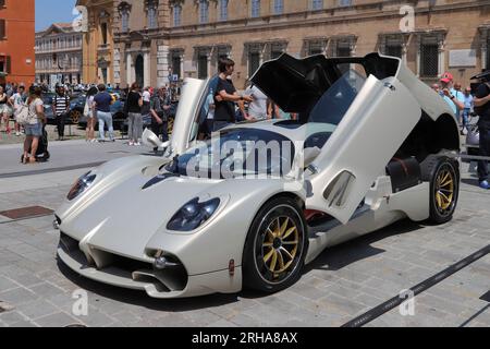 Modène, Italie, 16 juin 2023, défilé de voitures de sport Pagani et détails techniques pour le 25e anniversaire de la société Banque D'Images