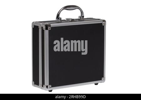 Gros plan d'une petite valise ou valise d'équipement en argent noir avec un loquet isolé sur un fond blanc. Banque D'Images