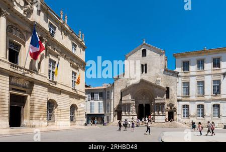 Arles, Buches du Rhône, France, Cathédrale Saint-Trophime, place de la République. Banque D'Images