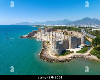 Vue aérienne du château de Mamure ou du château d'Anamur dans la ville d'Anamur, Turquie Banque D'Images