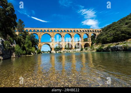 Ancien aqueduc romain - Pont du Gard, près de Nîmes, Languedoc France, Europe Banque D'Images