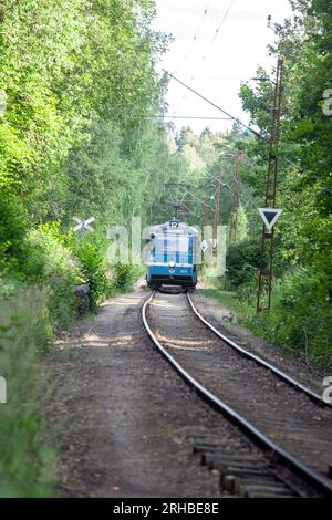 TRAMS HISTORIQUES à Malmköping en Suède. Sur la piste. Musée des transports locaux suédois. Banque D'Images