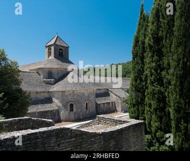 Abbaye cistercienne Notre-Dame de Sénanque, Gordes. Vaucluse, Provence-Alpes-Côte d'Azur, France Banque D'Images