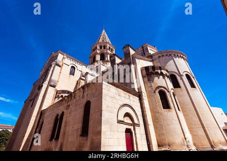 Église Saint-Paul Église gothique avec une flèche et une rosace à Nîmes. Gard, Provence, France, Europe Banque D'Images