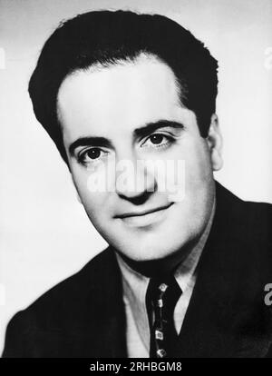 New York, New York : 6 mai 1940 Un portrait du dramaturge William Saroyan qui a reçu le prix Pulitzer en drame aujourd'hui pour sa pièce, 'The Time of Your Life'. Banque D'Images