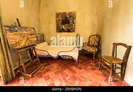 St Rémy de Provence, Bouches du Rhône, France, 06.24.2018. Reconstruction de la chambre de Vincent Van Gogh dans le monastère de St. Paul de Mausole. Banque D'Images