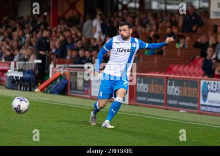 David Worrall #7 de Barrow AFC croise le ballon lors du match de Sky Bet League 2 entre Accrington Stanley et Barrow au Wham Stadium, Accrington le mardi 15 août 2023. (Photo : Mike Morese | MI News) crédit : MI News & Sport / Alamy Live News Banque D'Images