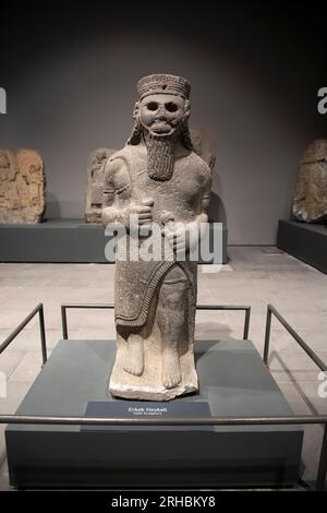 Adana - Türkiye, 12 août 2023, Adana Archeology Museum figure de sculpture masculine Banque D'Images