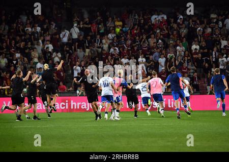 Prague, République tchèque. 15 août 2023. Les joueurs du Copenhagen FC célèbrent leur victoire lors du troisième tour de qualification de l'UEFA Champions League, match de 2e étape le 15 août 2023, à Prague en République tchèque (image de crédit : © Slavek Ruta/ZUMA Press Wire) À USAGE ÉDITORIAL UNIQUEMENT! Non destiné à UN USAGE commercial ! Banque D'Images