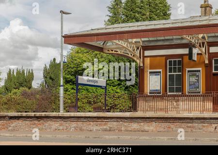 Gleneagles, Écosse, Royaume-Uni - 13 août 2023 - Gare ferroviaire traditionnelle en fer forgé et verre de Gleneagles Banque D'Images