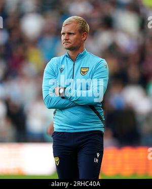 Le Manager d'Oxford United, Liam Manning, réagit sur la ligne de touche lors du match de Sky Bet League One au Pride Park Stadium, Derby. Date de la photo : mardi 15 août 2023. Banque D'Images