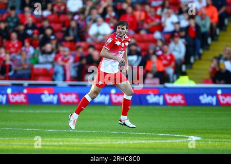 Oakwell Stadium, Barnsley, Angleterre - 15 août 2023 Liam Kitching (5) de Barnsley - pendant le match Barnsley v Peterborough United, Sky Bet League One, 2023/24, Oakwell Stadium, Barnsley, Angleterre - 15 août 2023 crédit : Arthur Haigh/WhiteRosePhotos/Alamy Live News Banque D'Images