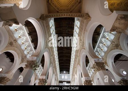 Santa María la Blanca est un temple situé dans la ville espagnole de Tolède. Construit en 1180 comme une synagogue Banque D'Images