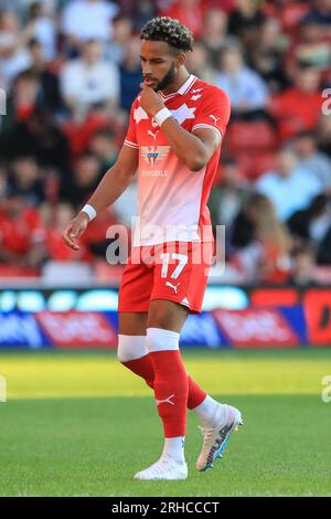 Barry Cotter #17 de Barnsley lors du match Sky Bet League 1 Barnsley vs Peterborough à Oakwell, Barnsley, Royaume-Uni, le 15 août 2023 (photo de Alfie Cosgrove/News Images) Banque D'Images