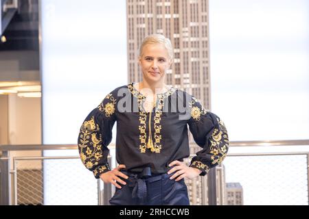 Larissa Pacheco (bleue) et Olena Kolesnyk (noire), demi-finalistes du PFL poids plume féminin, lors d'un tournoi éliminatoire du Championnat du monde PFL, et visiteront l'Empire State Building à New York le mardi 15 août. Ils s'affronteront le 18 août 2023 au Theater at Madison Square Garden. Les vainqueurs de chaque combat de Playoff avanceront au Championnat du monde PFL et auront la chance de gagner 1 millions de dollars et de remporter l’or PFL. (Photo de Vanessa Carvalho) crédit : Brazil photo Press/Alamy Live News Banque D'Images