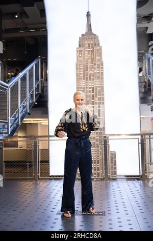 Larissa Pacheco (bleue) et Olena Kolesnyk (noire), demi-finalistes du PFL poids plume féminin, lors d'un tournoi éliminatoire du Championnat du monde PFL, et visiteront l'Empire State Building à New York le mardi 15 août. Ils s'affronteront le 18 août 2023 au Theater at Madison Square Garden. Les vainqueurs de chaque combat de Playoff avanceront au Championnat du monde PFL et auront la chance de gagner 1 millions de dollars et de remporter l’or PFL. (Photo de Vanessa Carvalho) crédit : Brazil photo Press/Alamy Live News Banque D'Images