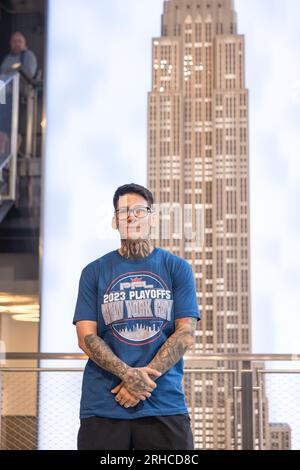 Larissa Pacheco (bleue) et Olena Kolesnyk (noire), demi-finalistes du PFL poids plume féminin, lors d'un tournoi éliminatoire du Championnat du monde PFL, et visiteront l'Empire State Building à New York le mardi 15 août. Ils s'affronteront le 18 août 2023 au Theater at Madison Square Garden. Les vainqueurs de chaque combat de Playoff avanceront au Championnat du monde PFL et auront la chance de gagner 1 millions de dollars et de remporter l’or PFL. (Photo de Vanessa Carvalho) crédit : Brazil photo Press/Alamy Live News Banque D'Images