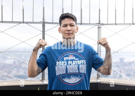 Larissa Pacheco (bleue) et Olena Kolesnyk (noire), demi-finalistes du PFL poids plume féminin, lors d'un tournoi éliminatoire du Championnat du monde PFL, et visiteront l'Empire State Building à New York le mardi 15 août. Ils s'affronteront le 18 août 2023 au Theater at Madison Square Garden. Les vainqueurs de chaque combat de Playoff avanceront au Championnat du monde PFL et auront la chance de gagner 1 millions de dollars et de remporter l’or PFL. (Photo de Vanessa Carvalho) crédit : Brazil photo Press/Alamy Live News Banque D'Images