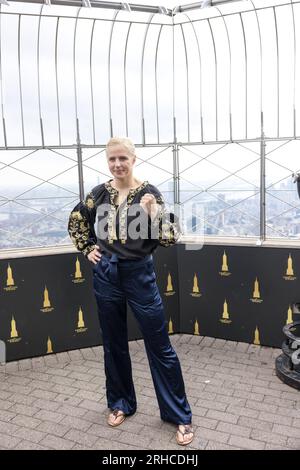 Larissa Pacheco (bleue) et Olena Kolesnyk (noire), demi-finalistes du PFL poids plume féminin, lors d'un tournoi éliminatoire du Championnat du monde PFL, et visiteront l'Empire State Building à New York le mardi 15 août. Ils s'affronteront le 18 août 2023 au Theater at Madison Square Garden. Les vainqueurs de chaque combat de Playoff avanceront au Championnat du monde PFL et auront la chance de gagner 1 millions de dollars et de remporter l’or PFL. (Photo de Vanessa Carvalho) crédit : Brazil photo Press/Alamy Live News Banque D'Images