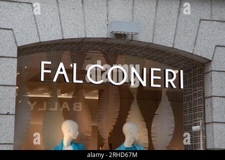 Milan , Italie - 08 07 2023 : falconeri signe entrée magasin de texte et logo de marque sur façade boutique chaîne de vêtements de signalisation Banque D'Images