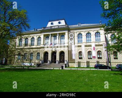 Ljubljana, Slovénie - Mai 10 2021 : ancien bâtiment historique du Musée slovène d'Histoire naturelle de Ljubljana Banque D'Images