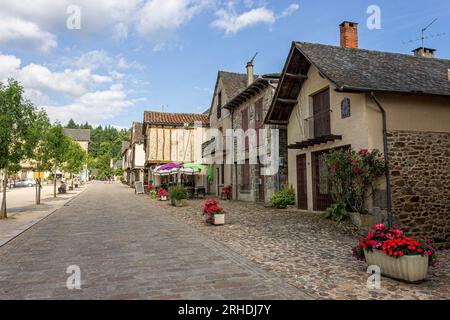 Najac, France. Un beau village dans le département de l'Aveyron avec des bâtiments historiques médiévaux et de l'architecture Banque D'Images