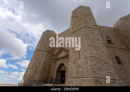 ANDRIA, ITALIE, 8 JUILLET 2022 - vue du Castel del Monte, construit dans une forme octogonale par Frédéric II au 13e siècle dans les Pouilles, province d'Andria, AP Banque D'Images