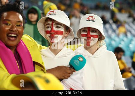 Les supporters arrivent lors du match de demi-finale de la coupe du monde féminine de la FIFA 2023 Australie femmes vs Angleterre femmes au Stadium Australia, Sydney, Australie, le 16 août 2023 (photo de Patrick Hoelscher/News Images) Banque D'Images